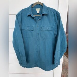 L.L.Bean Men’s Chamois Button Up Shirt
Size Large